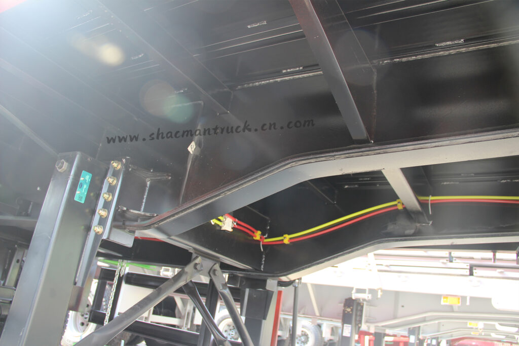 Sidewall & fence semi-trailer